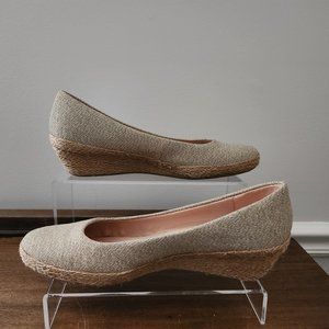 Easy Spirit Esdallina espadrilles Tan with Gold thread Size 8M